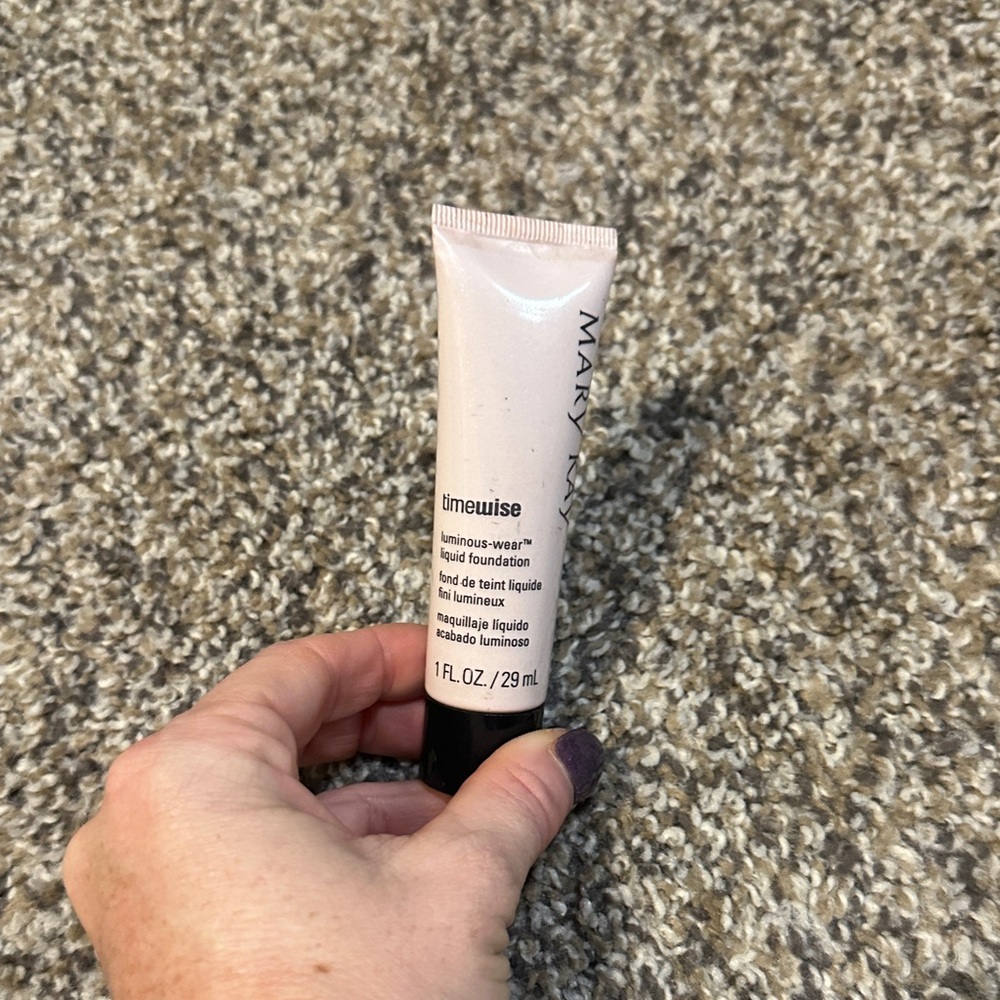 Mary Kay Timewise Luminous-Wear Foundation - Light Beige
